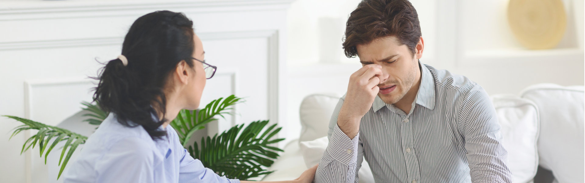 man feeling drawn at psychotherapist session